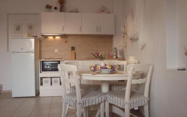 Plori Studios and Apartments