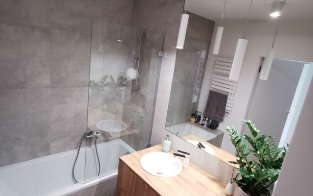 WS Lovely Garden&Parking Apartment