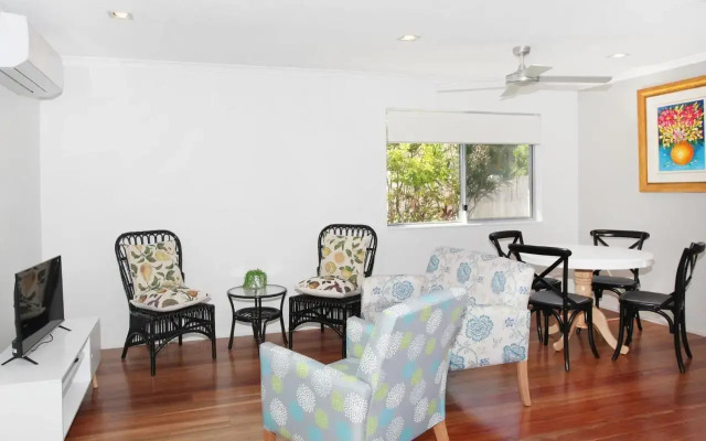 Arlington 1 - Two Bedroom Unit, close to the beach!