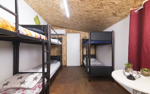 Sapir Hostel - Adults Only