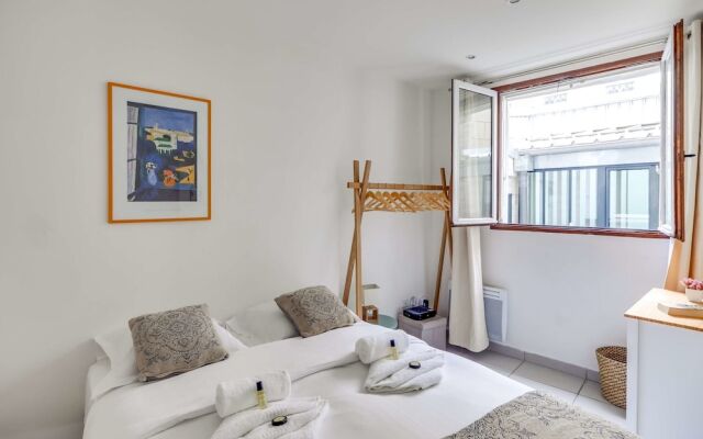 Charming Flat - 6 Mins to Gare Du Nord Metro