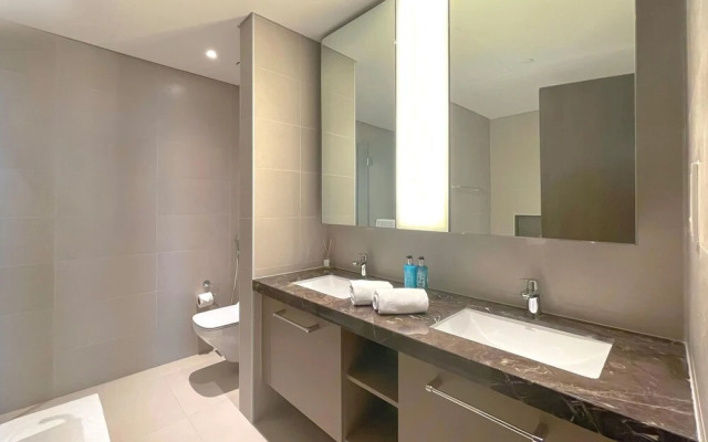 Hyp-lux 4BR Apt With Burj Khalifa View