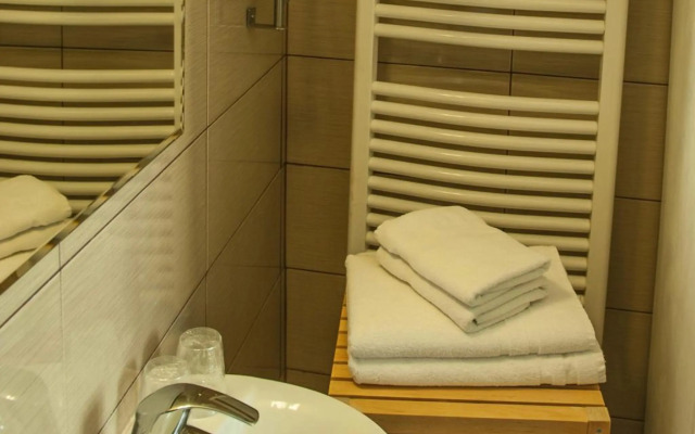 Hotel De La Porte Saint Pierre