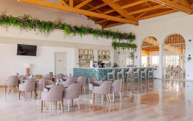 Aparthotel ILUNION Sancti Petri