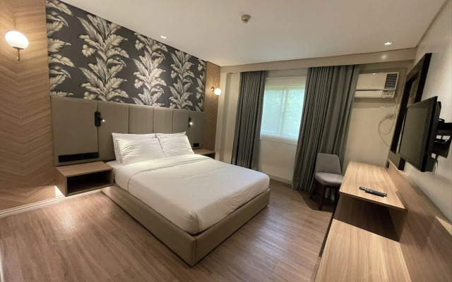 Luisita Central Park Hotel