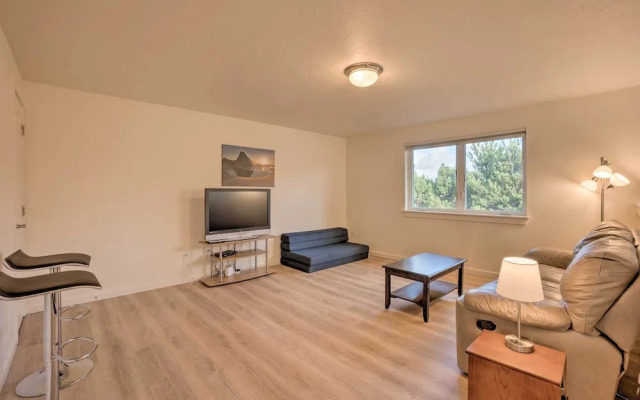 Spacious Bandon Getaway - 2 Blocks to Ocean!