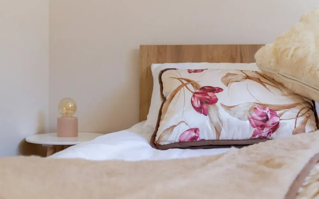 Apartment Rejtana Warszawa by Renters