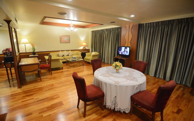 Charoen Hotel
