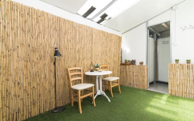 Sapir Hostel - Adults Only