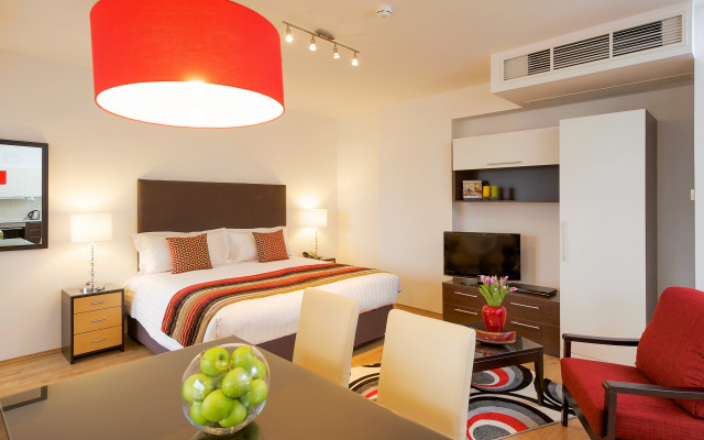 Escala Hotel & Suites