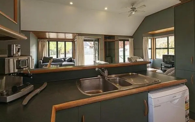 Tranquil Tipperary - Arrowtown Holiday Home