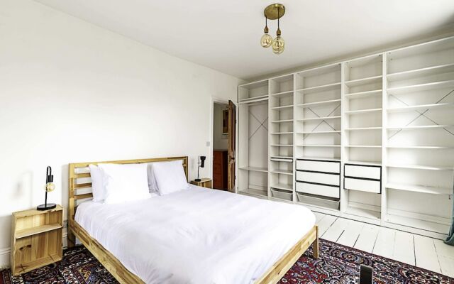 Hackney - Victoria Park: Generous 2 Bed Terrace