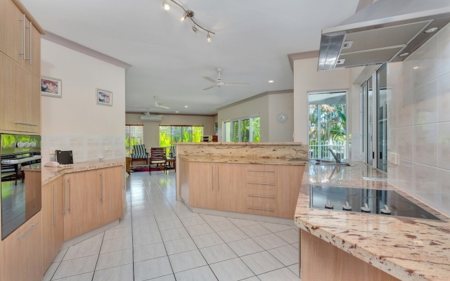 White Sapphire Holiday House