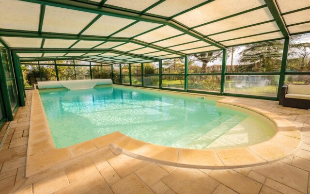 House With 4 Bedrooms in Mouterre-silly, With Pool Access, Enclosed Ga