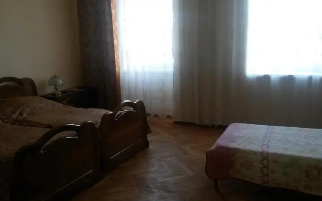 Big House Small Price