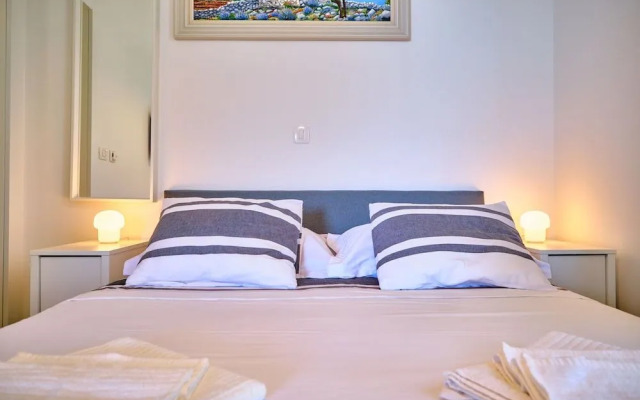 Luxury Seaside Apartment by Litto