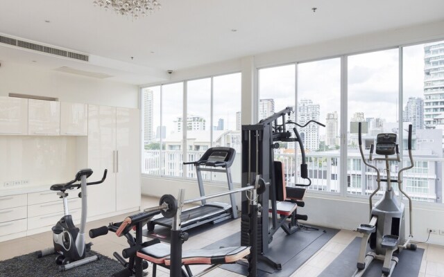 Clover Haus Sukhumvit 33 By Favstay