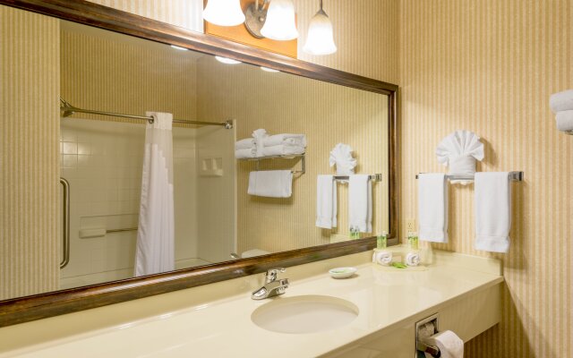 Holiday Inn Express Hotel & Suites Raton, an IHG Hotel