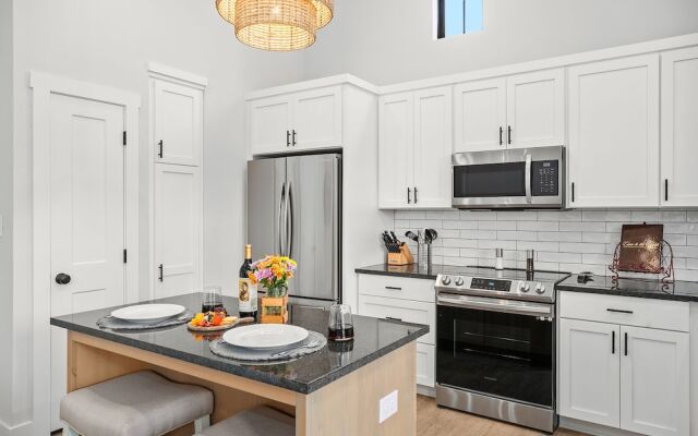 Eagles Nest-hottub-5 min to Downtown