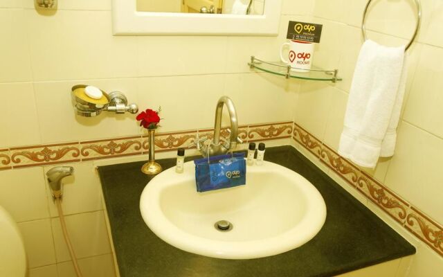 OYO Premium Gandhipuram Avinashi Road