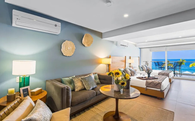 Gorgeous 1BR Condo With Pools Sea Views