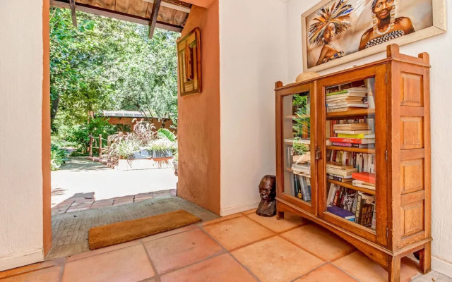 Sitatunga Guest Lodge & Transfers