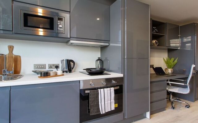 33 Parkside Coventry by Payman Club