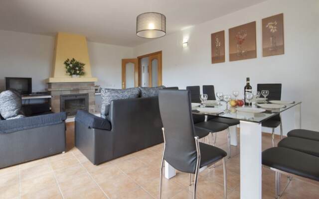 Villa - 4 Bedrooms with Pool and WiFi - 105014