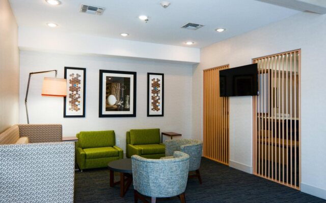 Holiday Inn Express & Suites New Boston by IHG