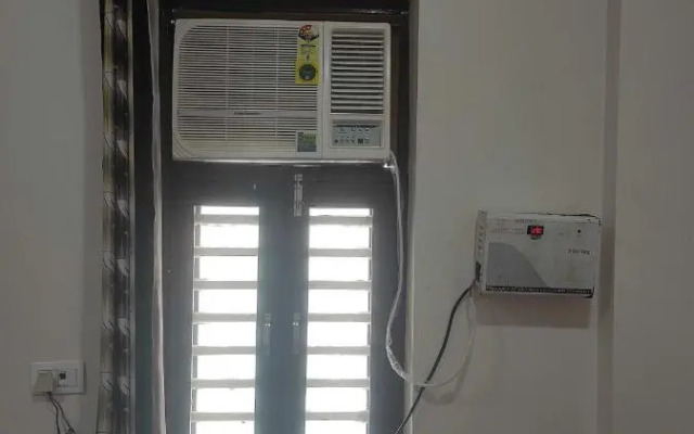 OYO 86772 V s