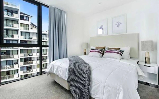 Broadbeach 2 Bedroom FREE WIFI, Netflix & Parking