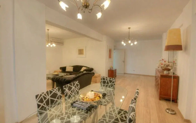 Dasoudi Luxury Beachfront Apartment