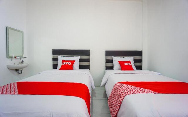 OYO 1693 Edward Residence Malalayang