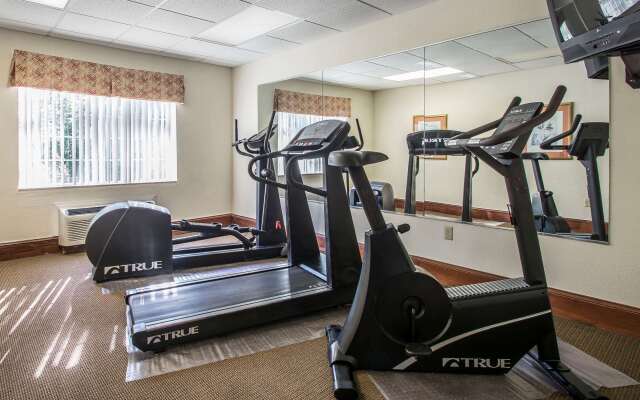 Econo Lodge Inn and Suites