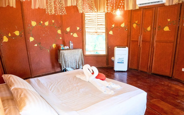 Paree Hut Resort Koh Sichang