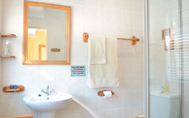 Old Oak Guest House