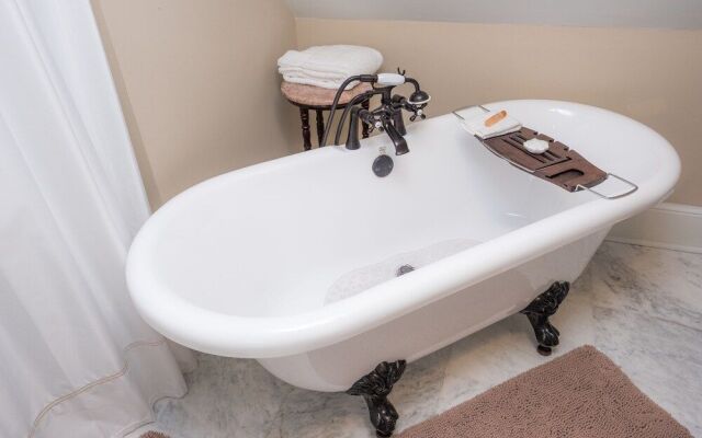 Dennison Street Inn Bed & Breakfast