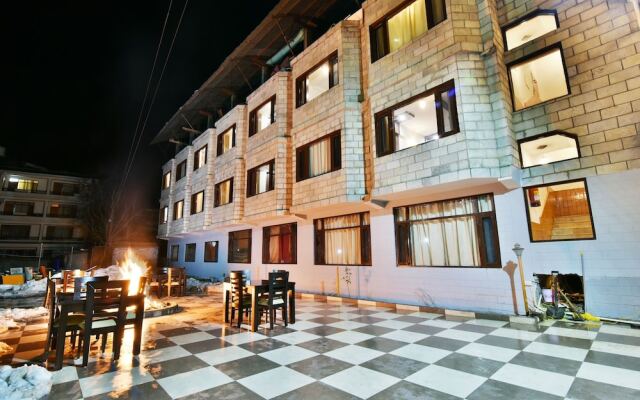 Kapoor Resort