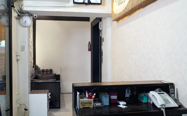 White House Asoke Sukhumvit 18