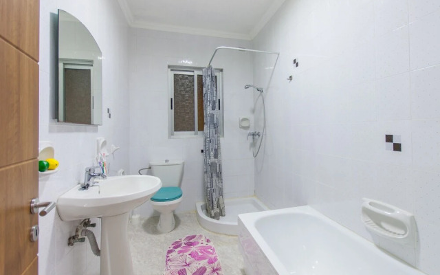Pool and Sea, charming Merill Apart 5