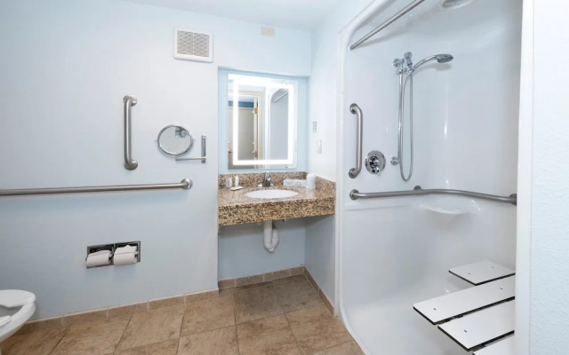 HomeTowne Studios By Red Roof Augusta