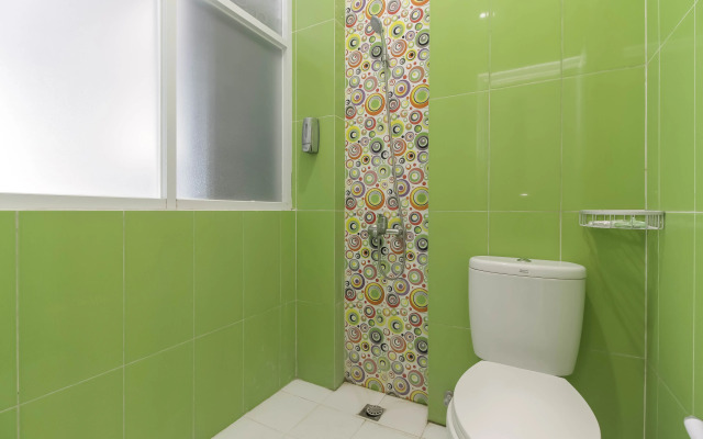 RedDoorz Plus near Stasiun Bekasi