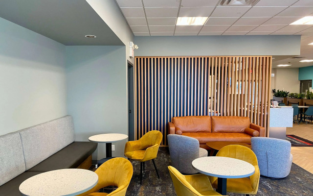 Howard Johnson by Wyndham Winnipeg West