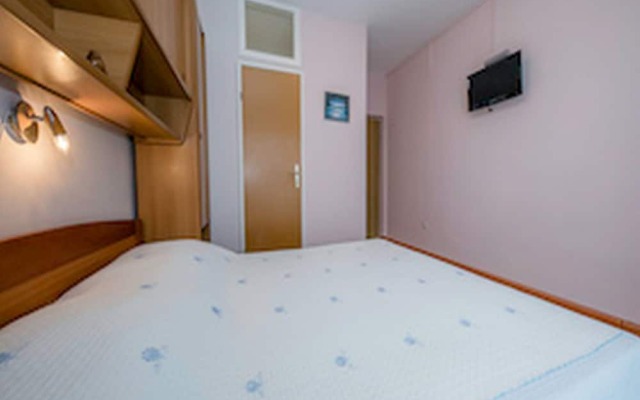 Apartments & Rooms Green Bay