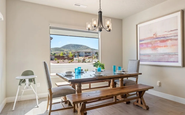 Zion's Paradise 6 Bedroom Townhouse
