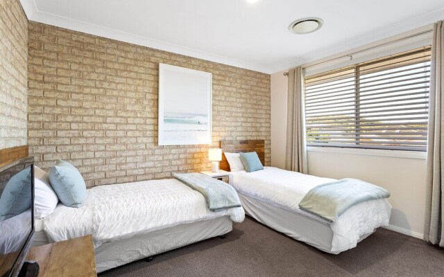 Rocky Point Road, 2/138