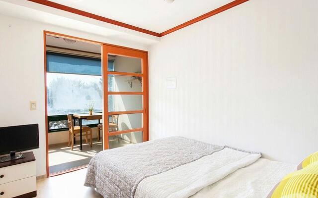 Geojae Oedo House Pension