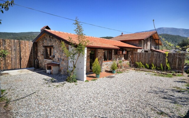 Villa Teo 2 by Helaltatilvillari