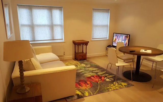Earls Court Apartment