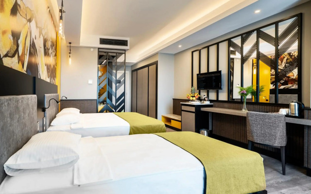 Arnor De Luxe Hotel